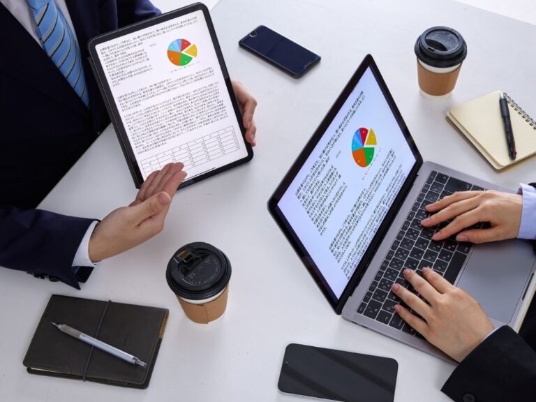 Restructuring consultant analyzing senior collateral, accounts receivable, and creditor priority to protect business cash flow